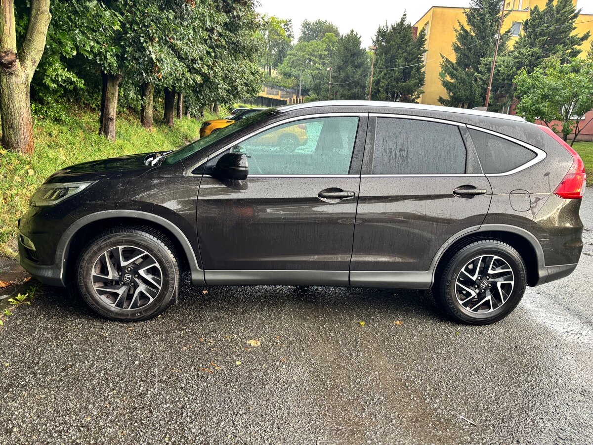 Rezervovane - Honda CR-V 2.0 2017 Automat 4x4 benzin 2.0 - 2