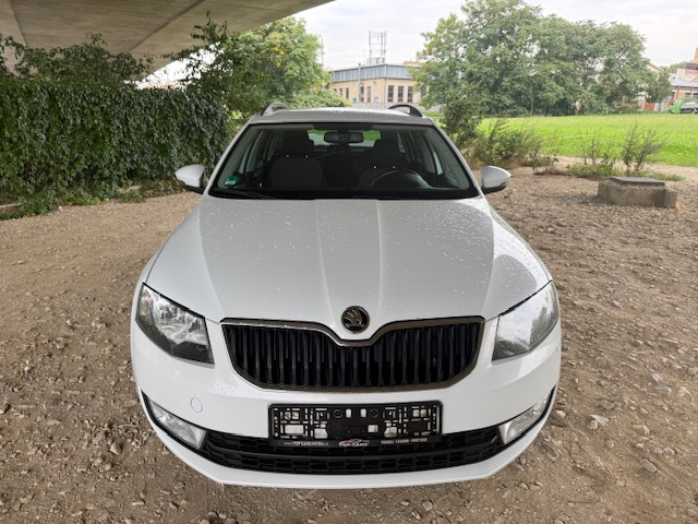 Škoda Octavia Combi 1.6 TDI 110k Ambition - 2