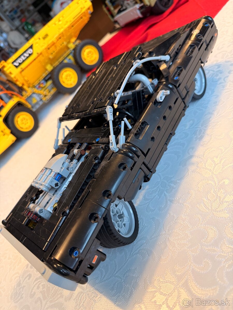 LEGO Technic 42111 - Dodge Challenger - 2