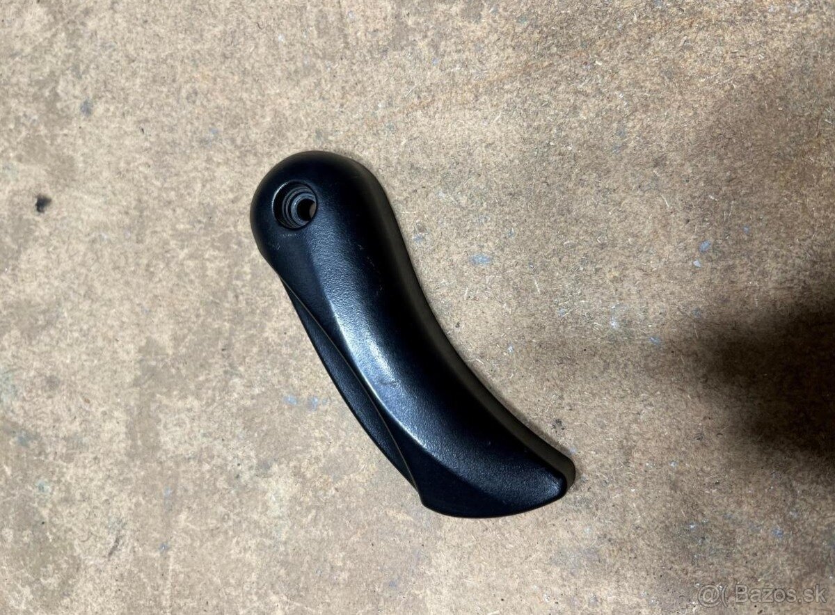 Predám páčku prednej kapoty BMW e60 e61 pred fl z UK auta.. - 2