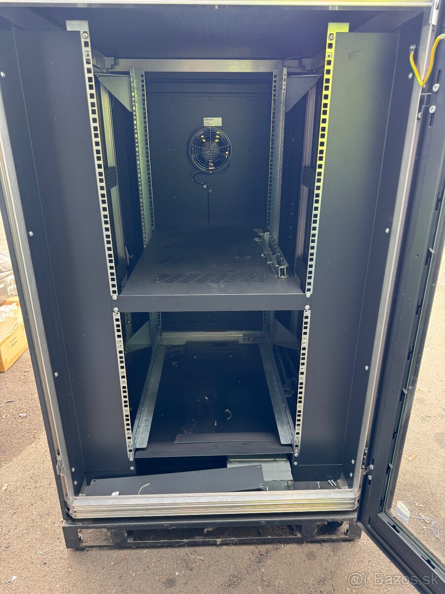Skrinka pre serverový Rack Fujitsu Siemens - 2