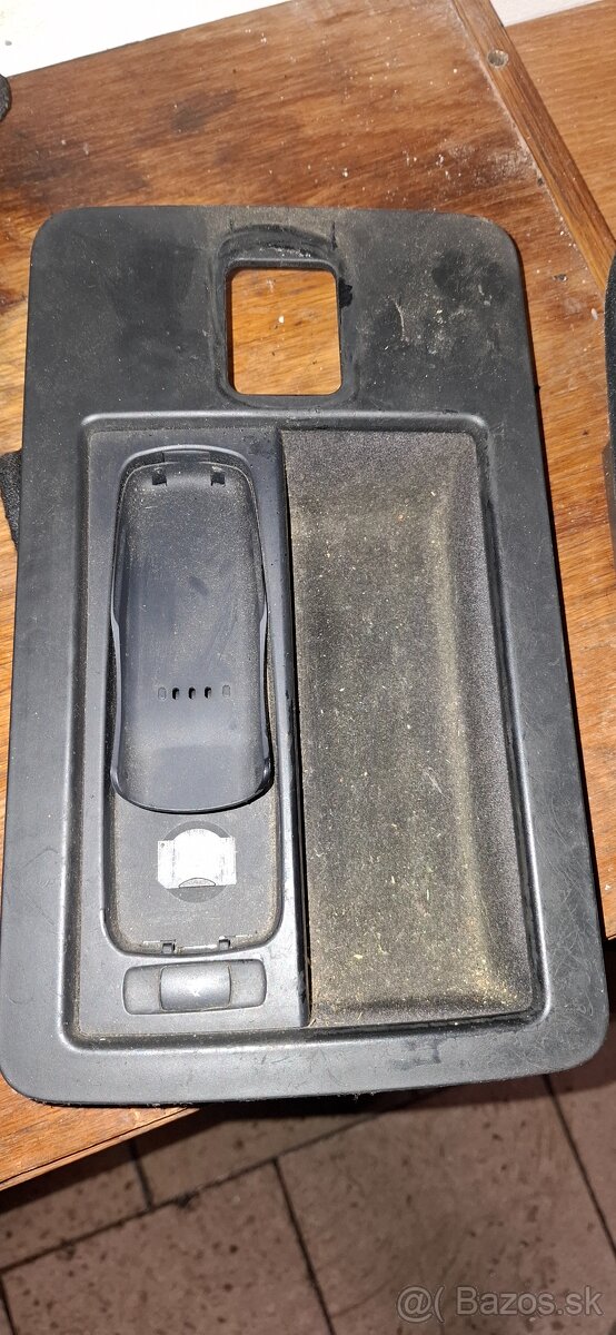 Audi A8 d3 nabijaci adapter - 2