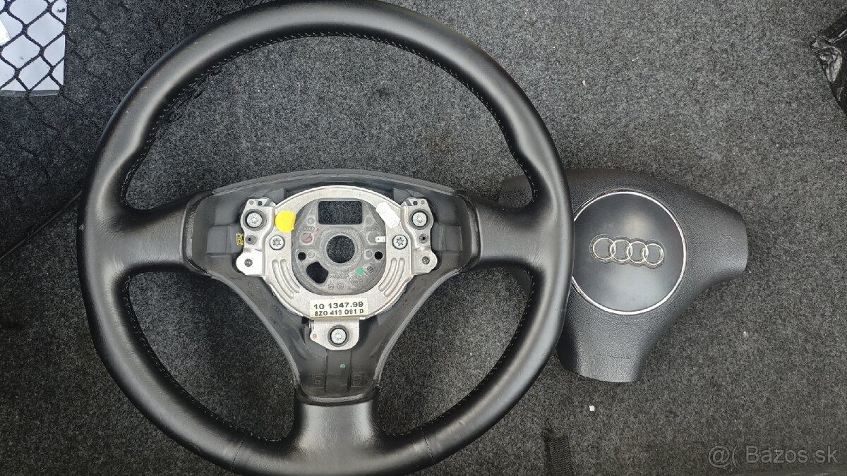Trojramenný volant Audi - 2
