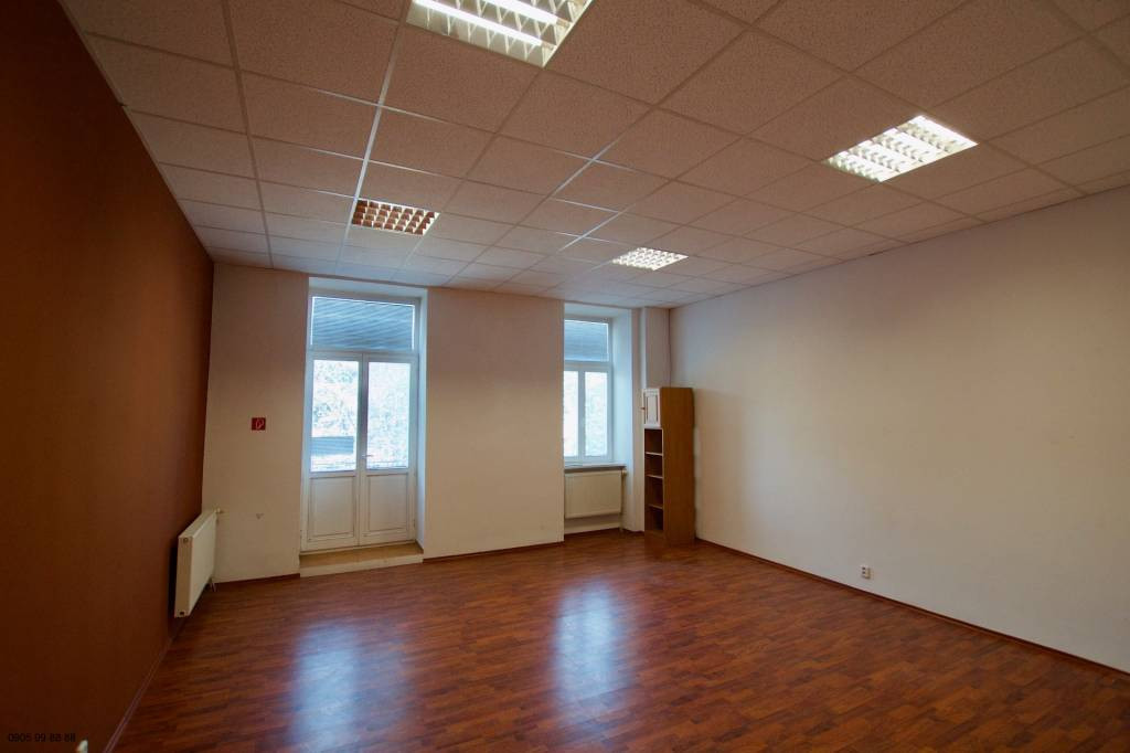 Rekonštruované priestory - 35 m2 - v centre - 2