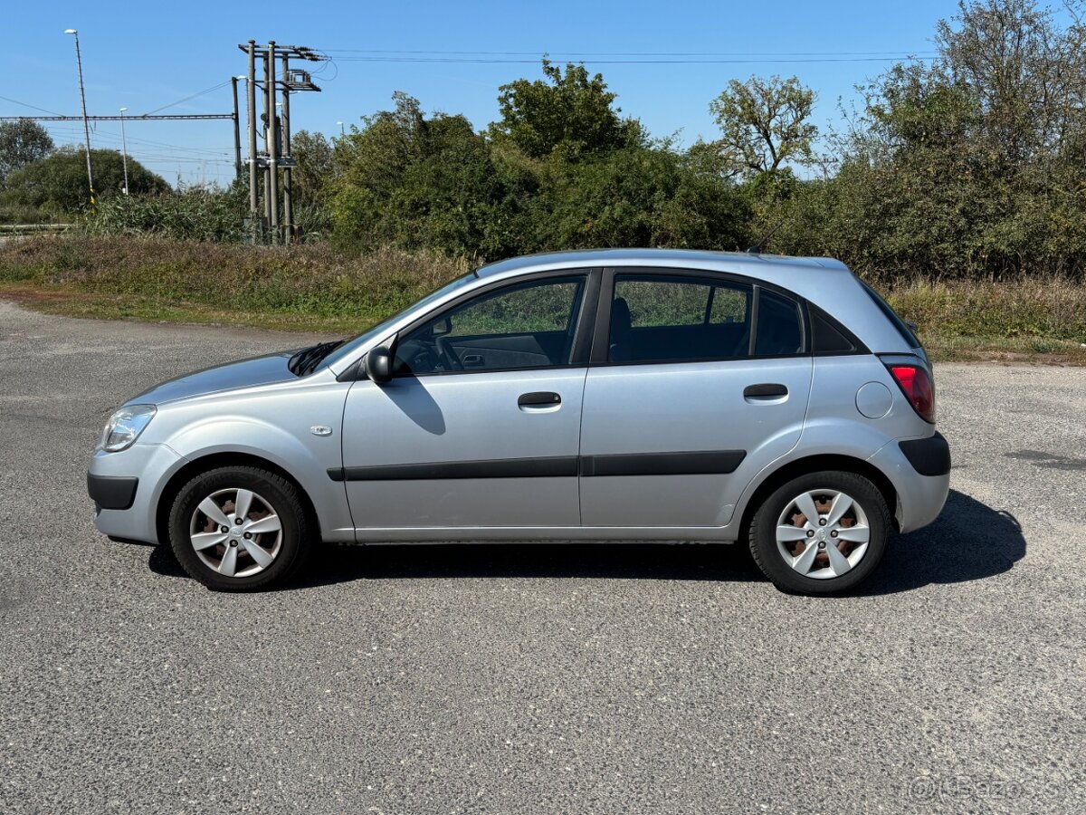 KIA RIO 1.4i - 2