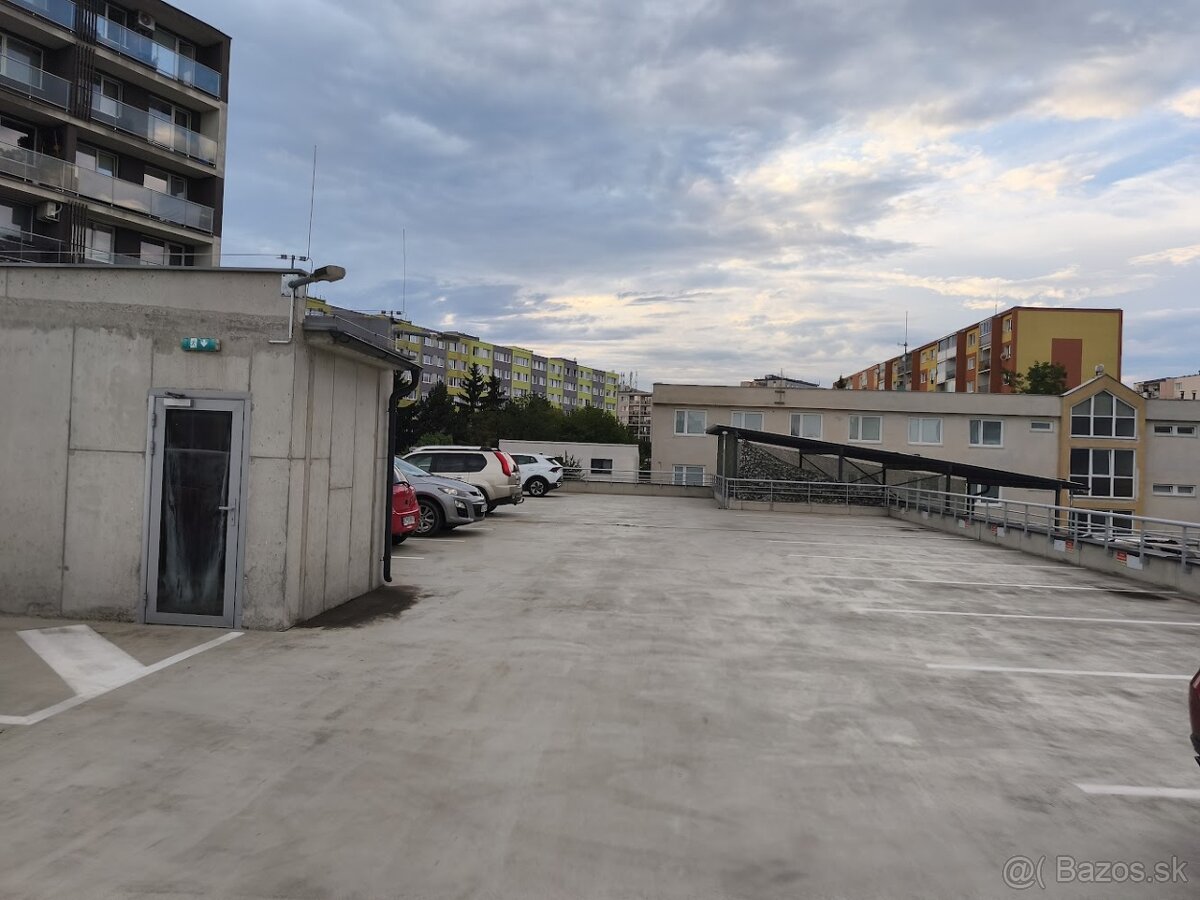 Komfortné a bezpečné parkovacie miesto na Terase pri Galérii - 2