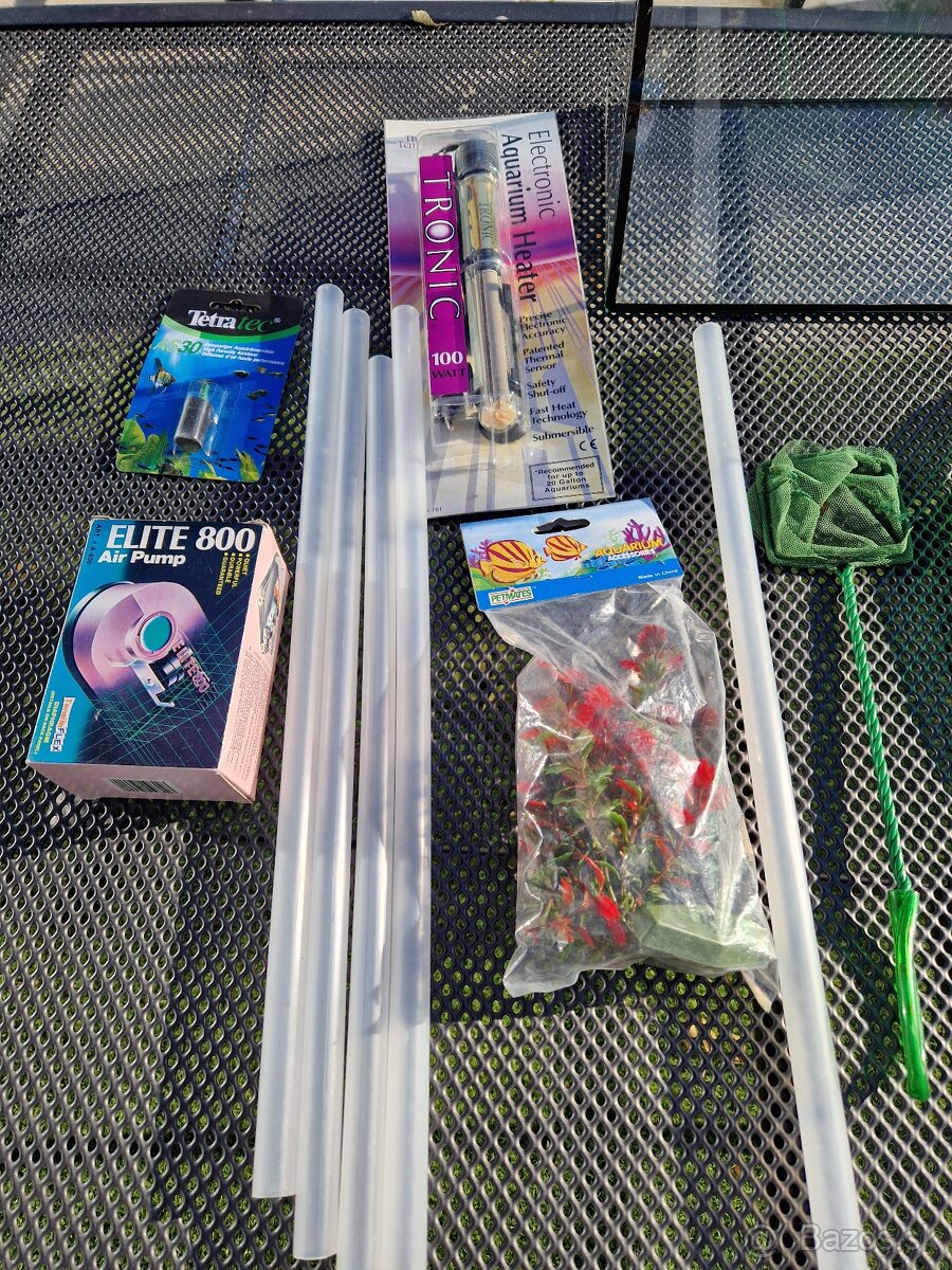 Predám akvárium s príslušenstvom,stojan cena:30€ - 2