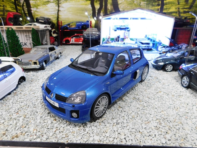 model auta Renault Clio 2 V6 bledo modrá farba otto 1:12 - 2