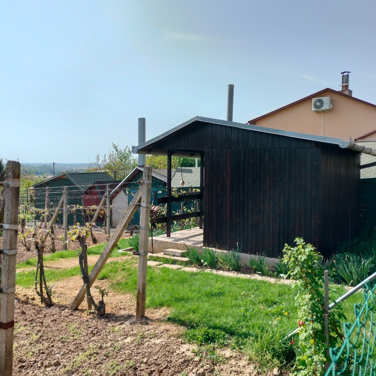 Na predaj záhrada s domčekom Levice -Vinice - 2