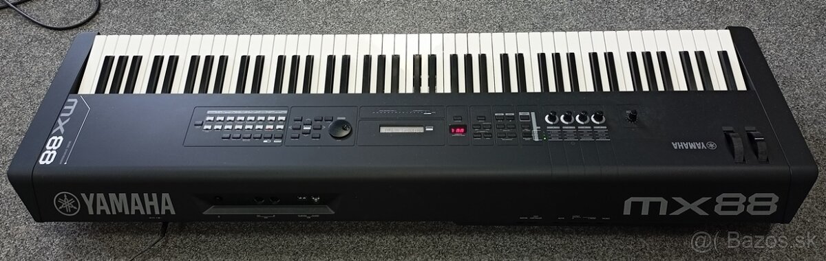 Predám syntezátor Yamaha MX 88 - 2