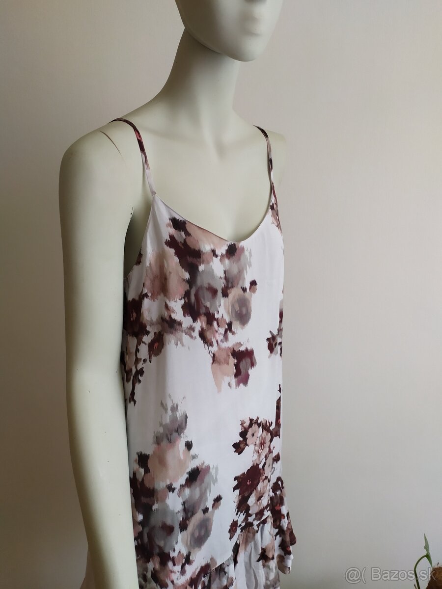 Krátke letné šaty s volánom - 2