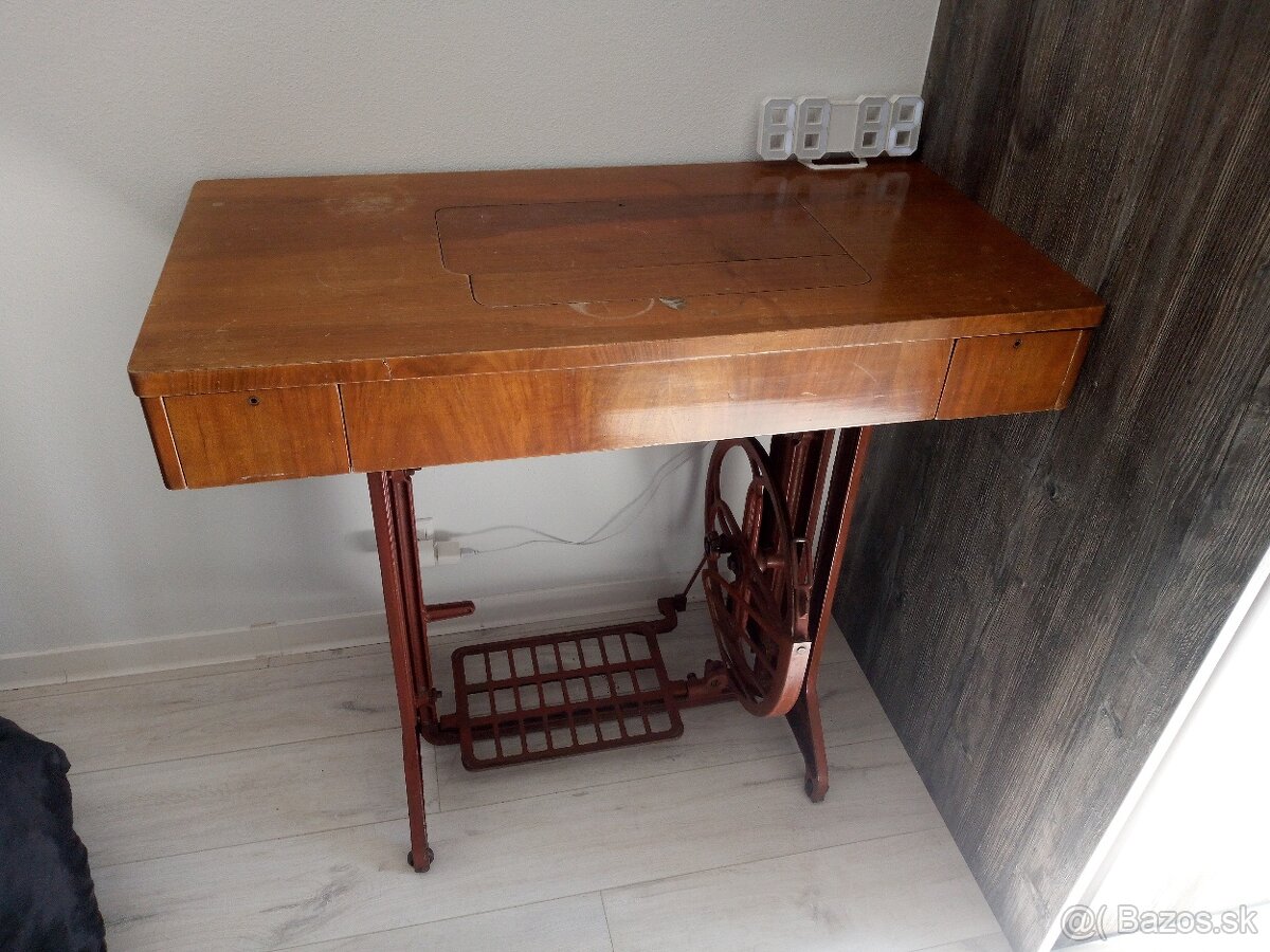 Predám šijací stroj Minerva - 2