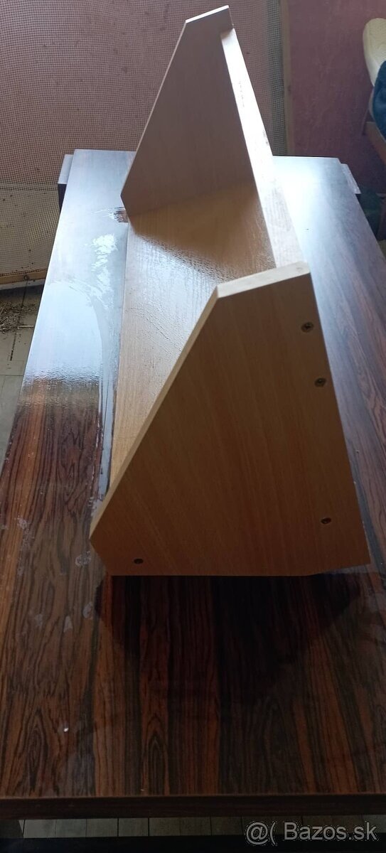 PREDÁM POLIČKY - 2