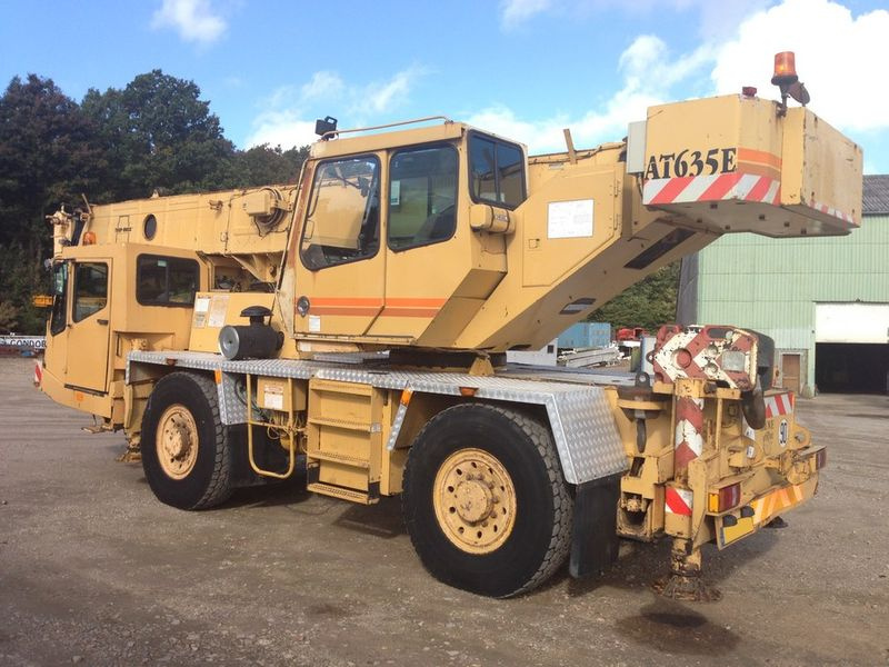 Predám autožeriav 4x4 - nosnosť 40t, výška zdvihu 45 m -T - 2