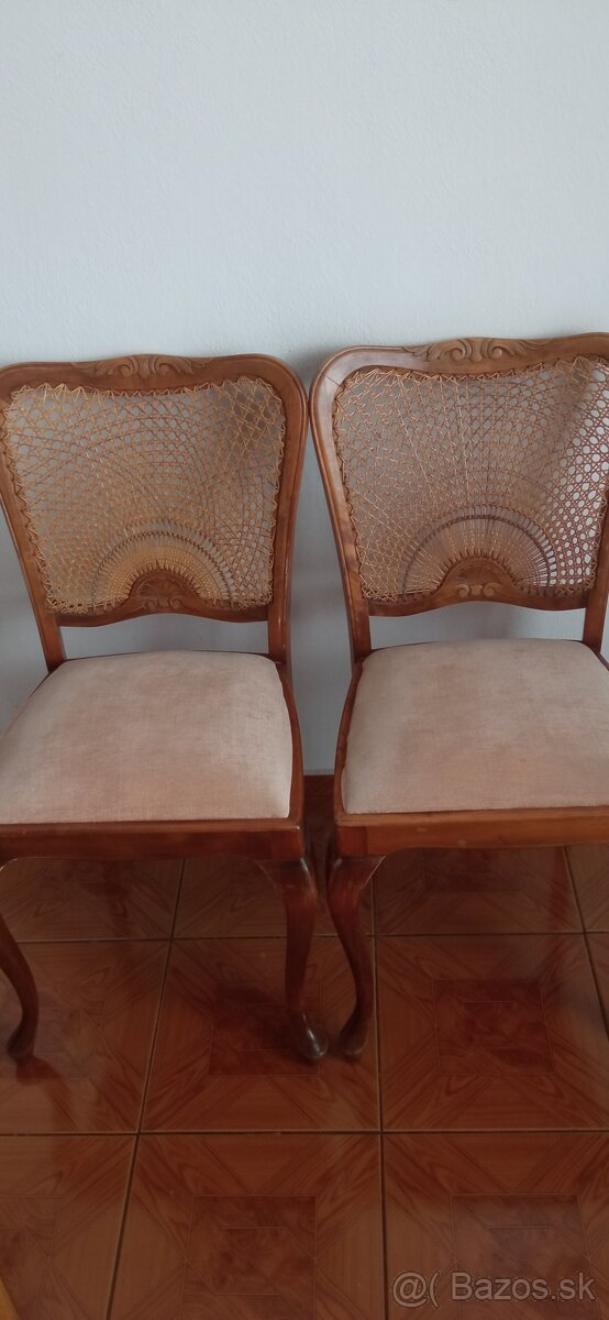 Jedálenská stolička - 2