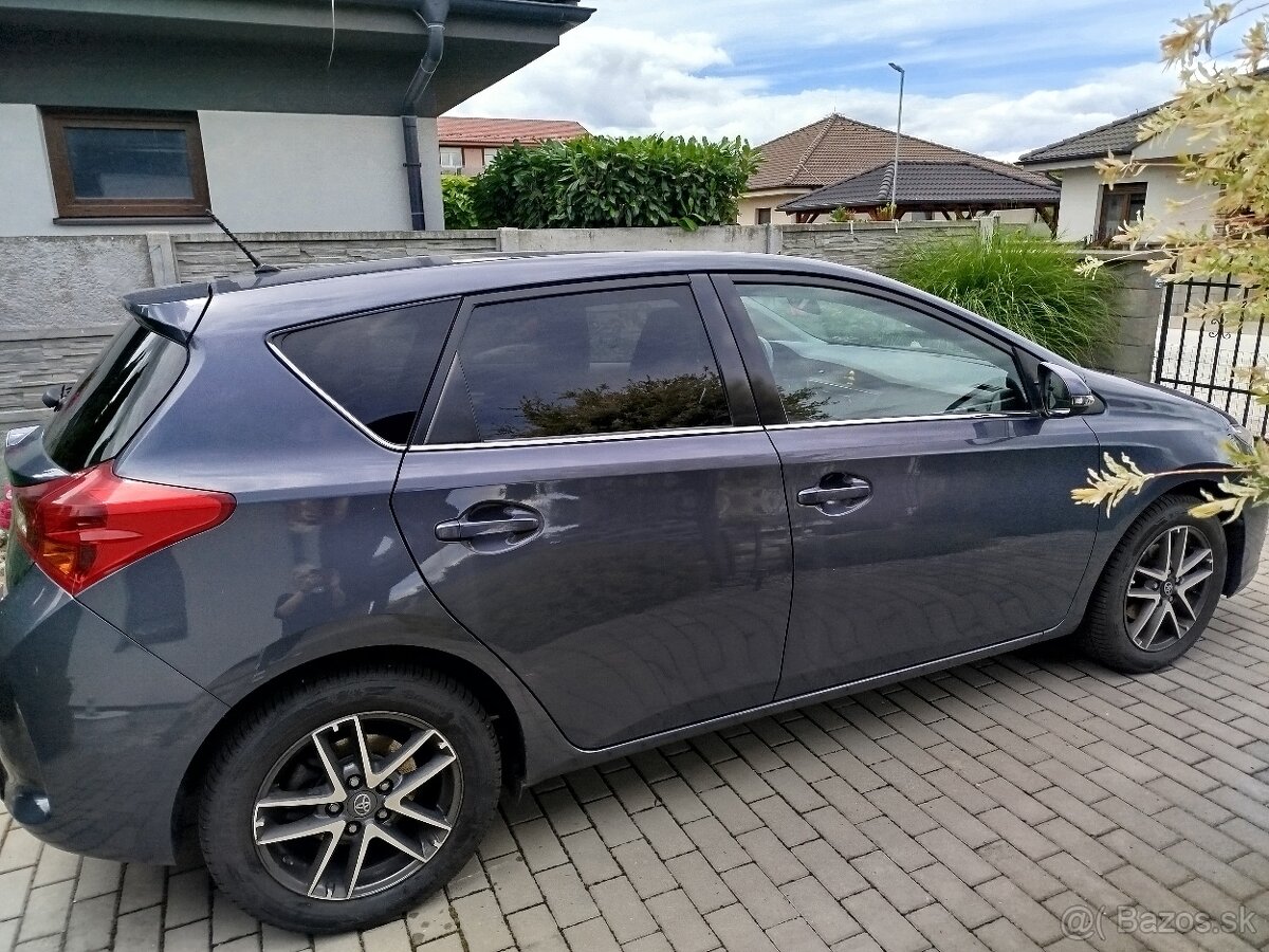 Predam Toyotu Auris - 2