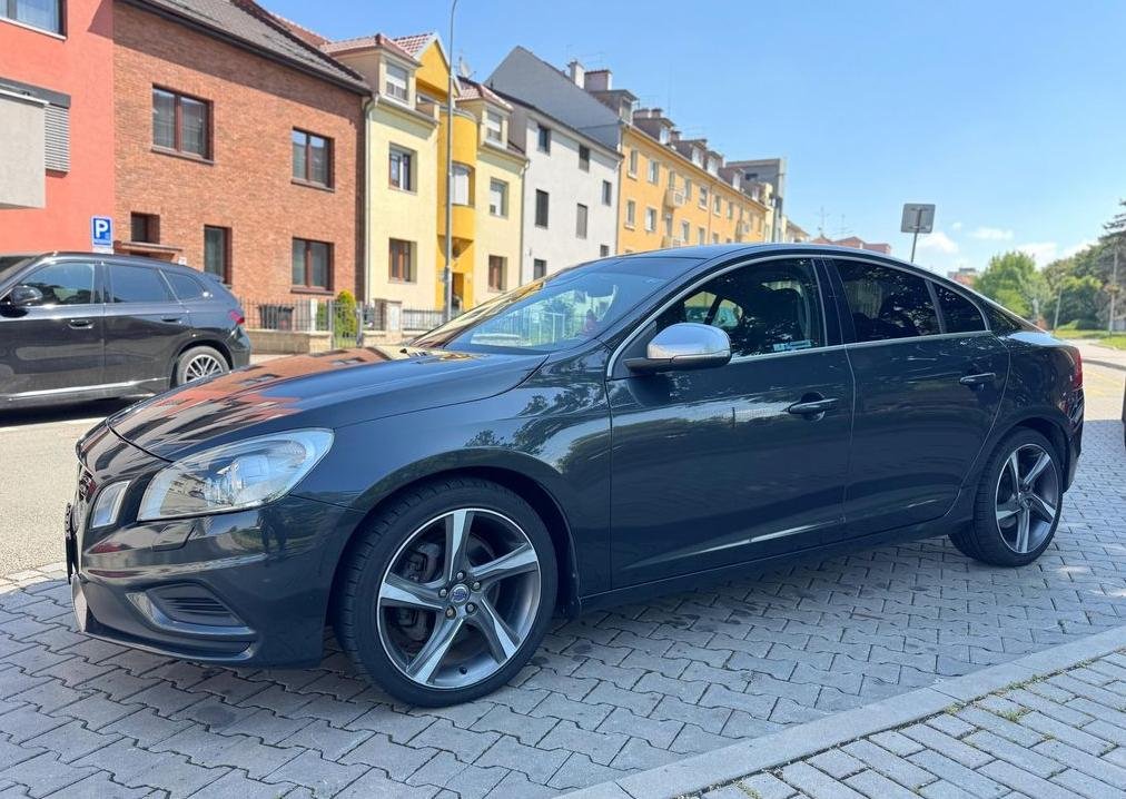 Volvo S60, 2.4D5 R-Design servis.historie - 2
