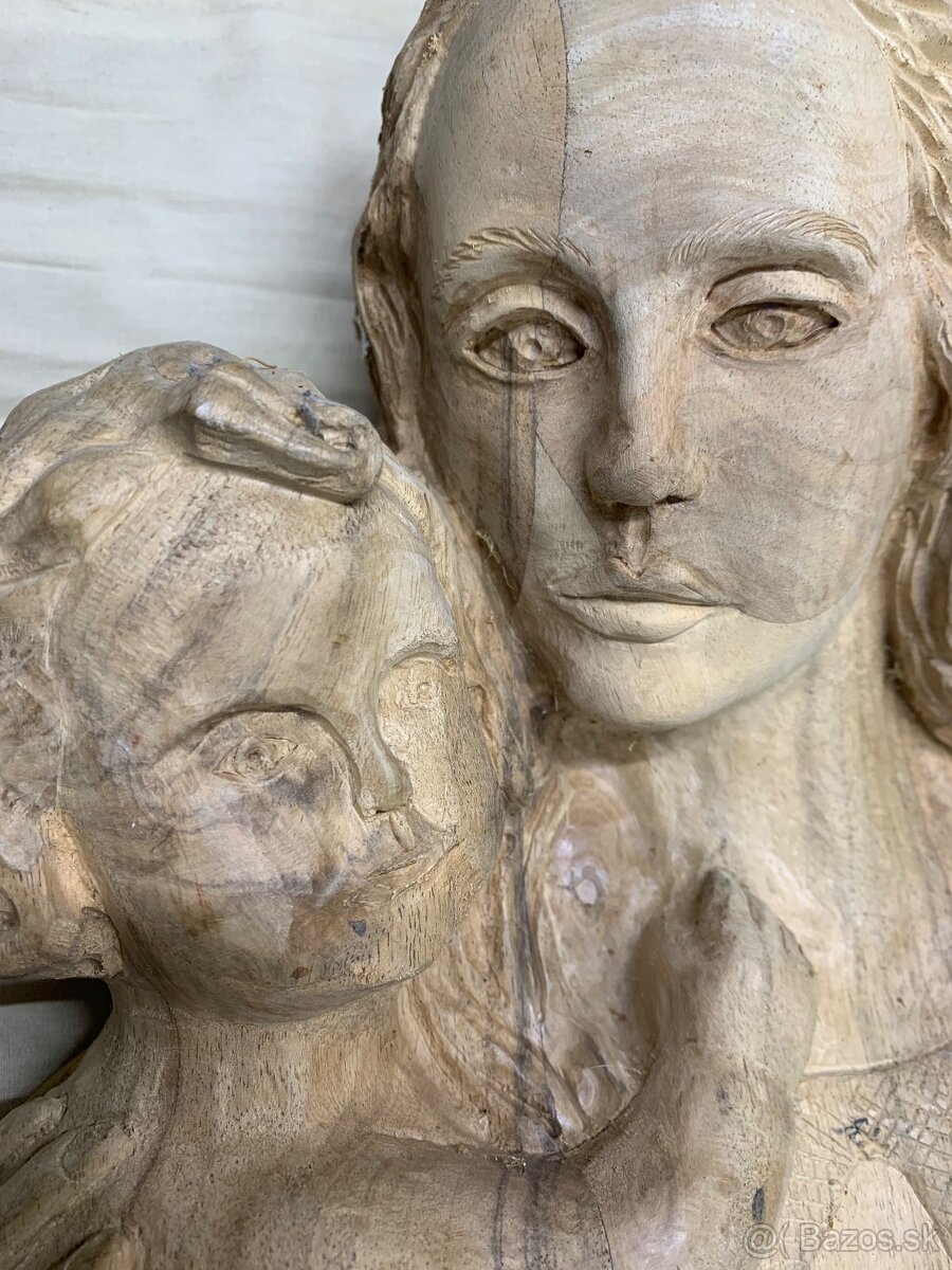 Drevorezba Madona s dietatom - 2