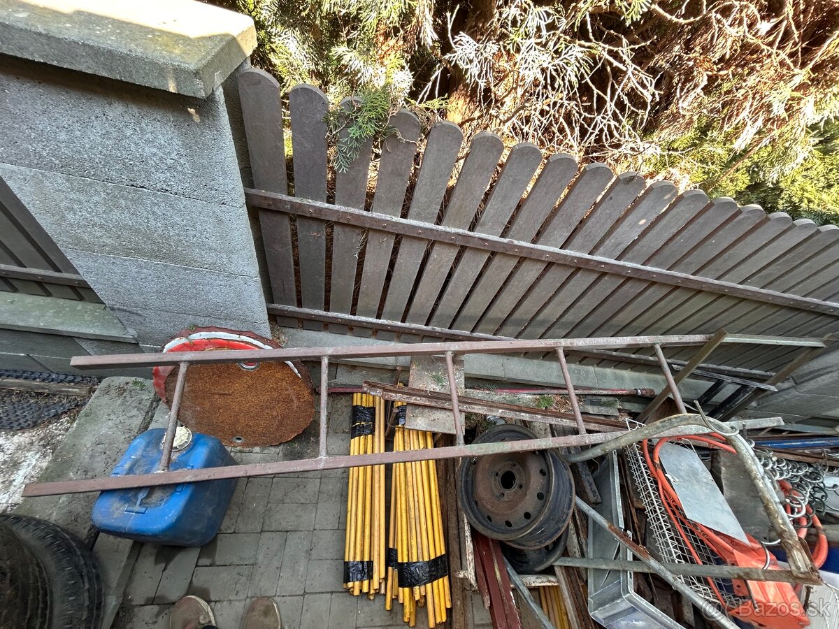 Železný rebrík 2,5m výška - 2