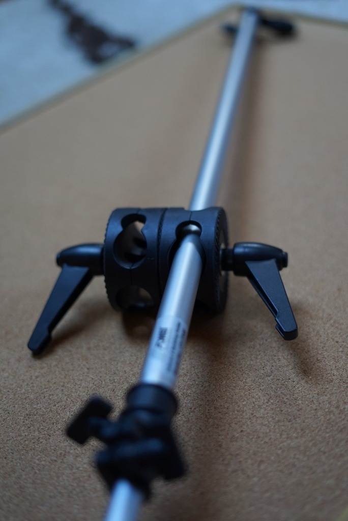 Predám teleskopický držiak/tyč odraznej dosky - FOMEI Urma 2 - 2