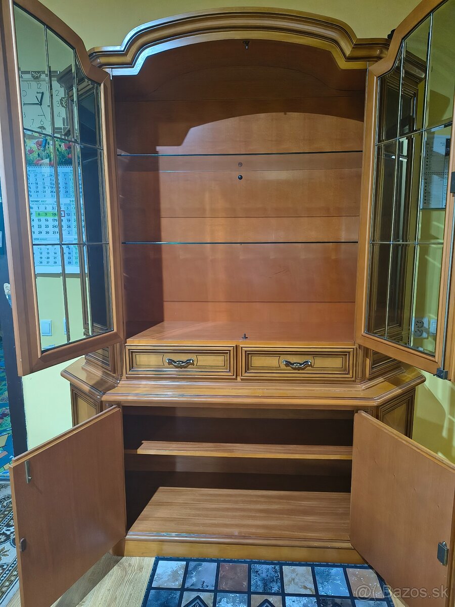 Vitrína- sekretár - 2