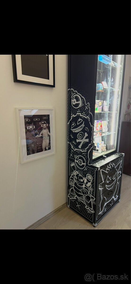 Výstavná skriňa - 2