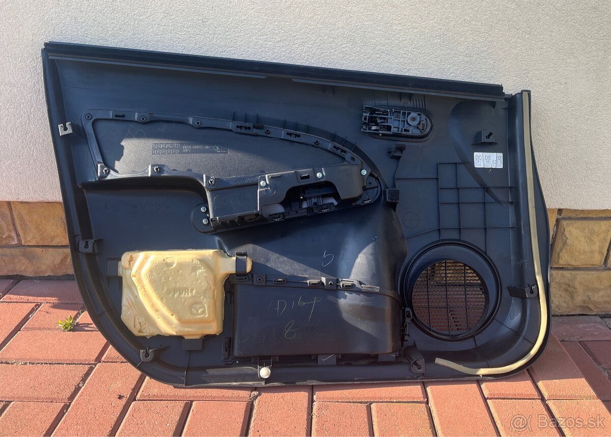 Predám tapacírum pre predné pravé dvere Mazda 2 - 2
