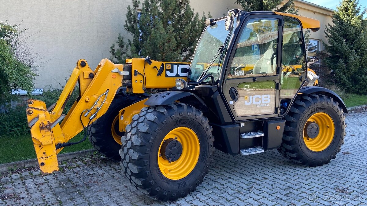 Nakladač teleskopický JCB - 2