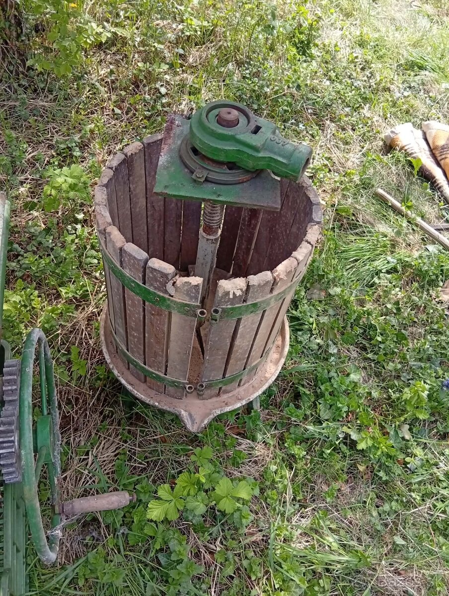 Predám drevený lis na hrozno - 2