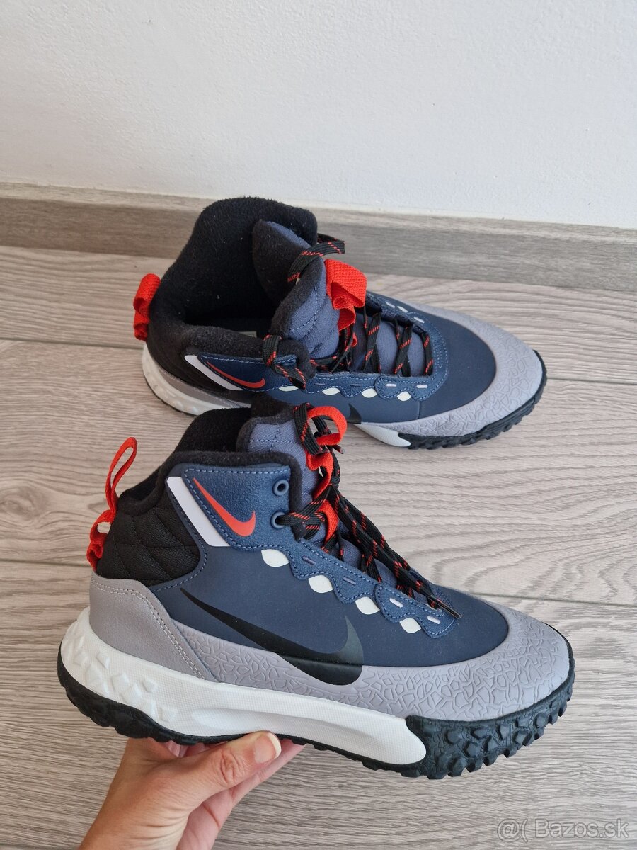 Nike zateplene vel. 38,5 - 2