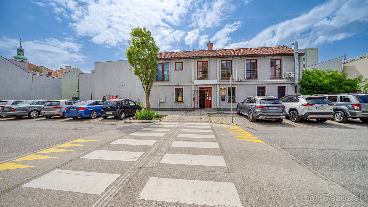 Trojpodlažná polyfunkčná budova v úplnom centre Šamorína na - 2