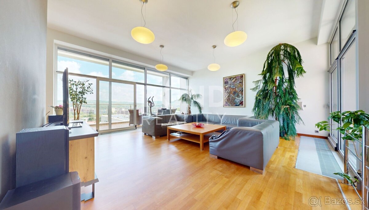 Výnimočný 6 izbový rodinný dom pri lese, Dúbravka - 2