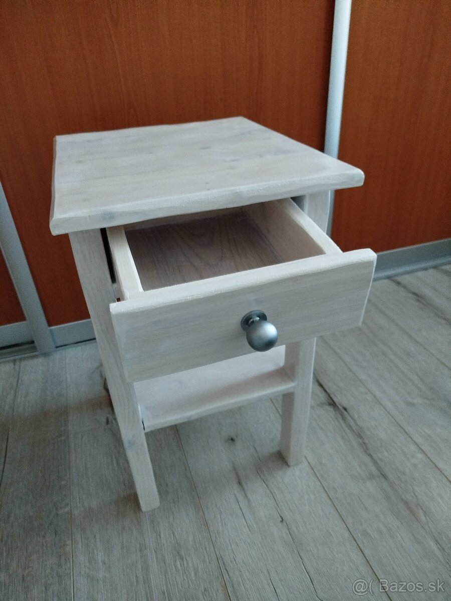 Predám nočný stolík. - 2