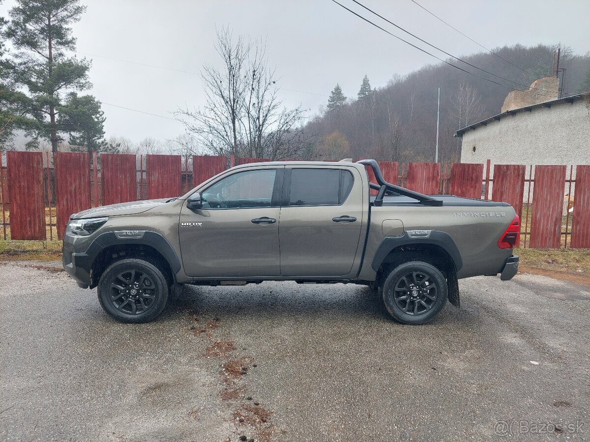 Toyota Hilux DC 2.8 I D-4D Invincible 4x4 A/T odpočet DPH