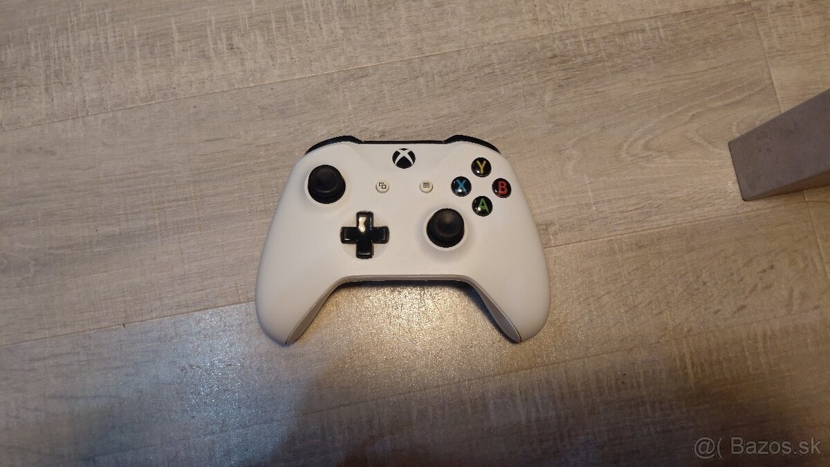 Xbox one S +hori racing wheel overdrive - 2