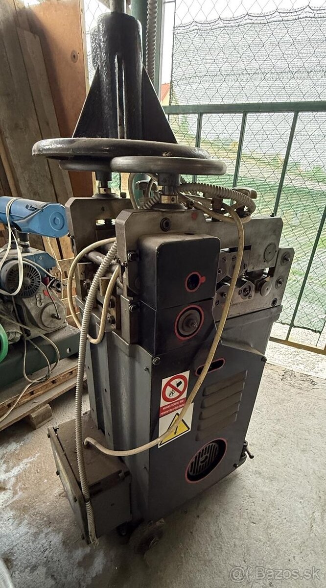 Rovnačka plechů Weingarten RA 2 8733 - 2