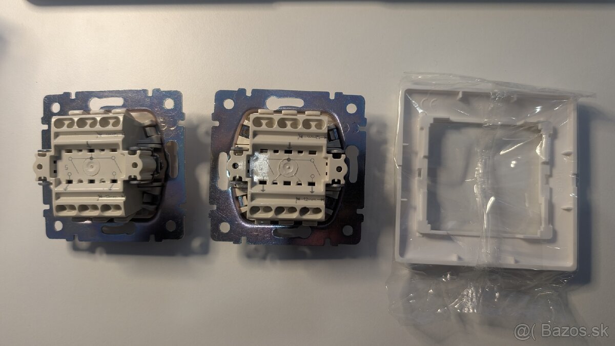 Legrand Valena novy vypínač č5 s ramikom - 2