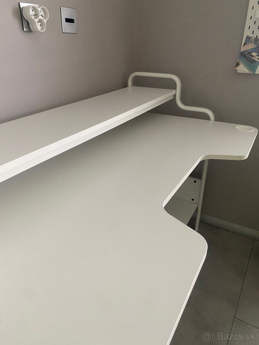 PREDAM BIELI STÔL - 2
