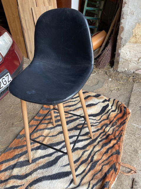 Barova stolička - 2