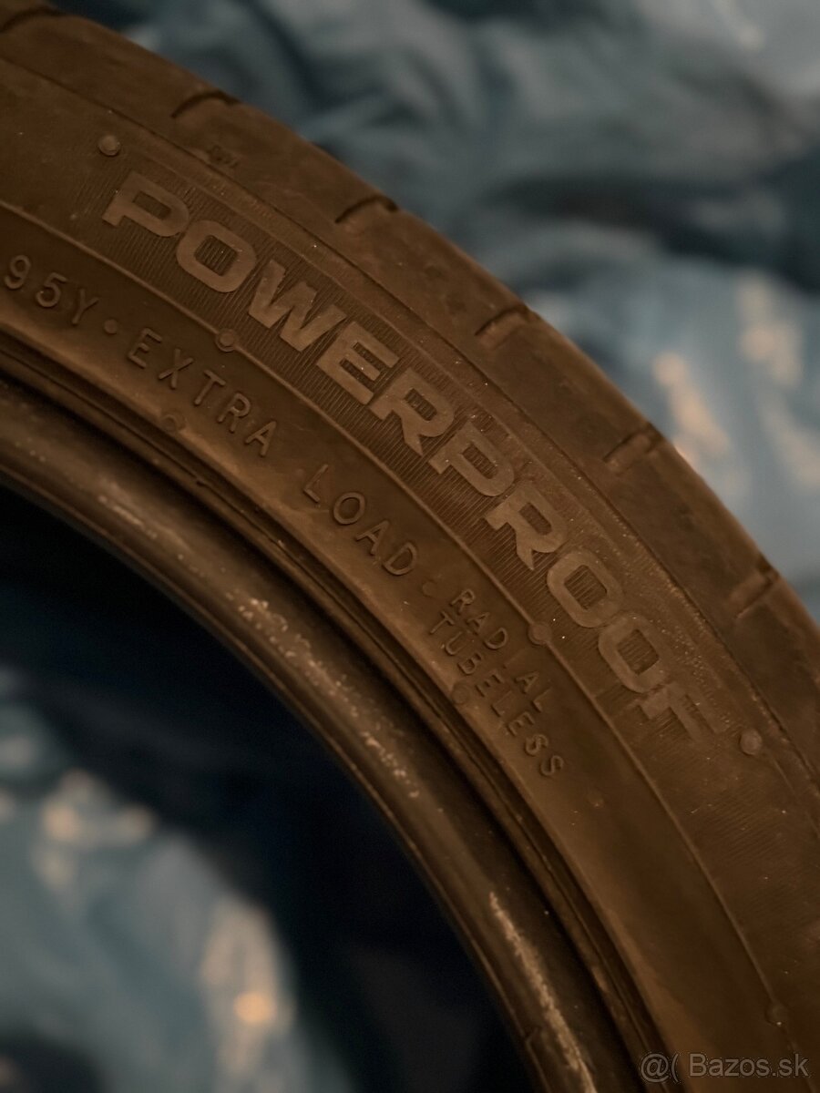 Nokian 235/40 R18 - 2