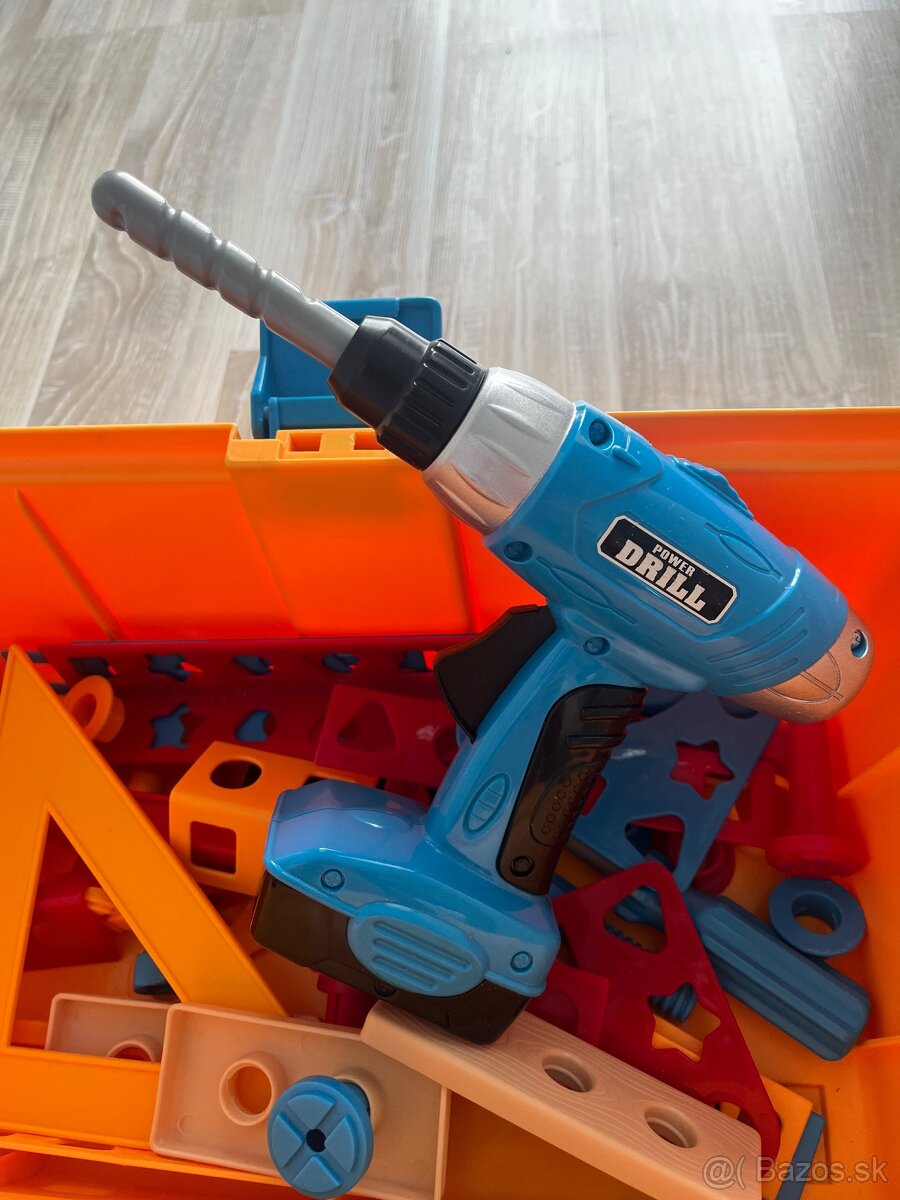 Kufrik s vrtackou a naradim - 2