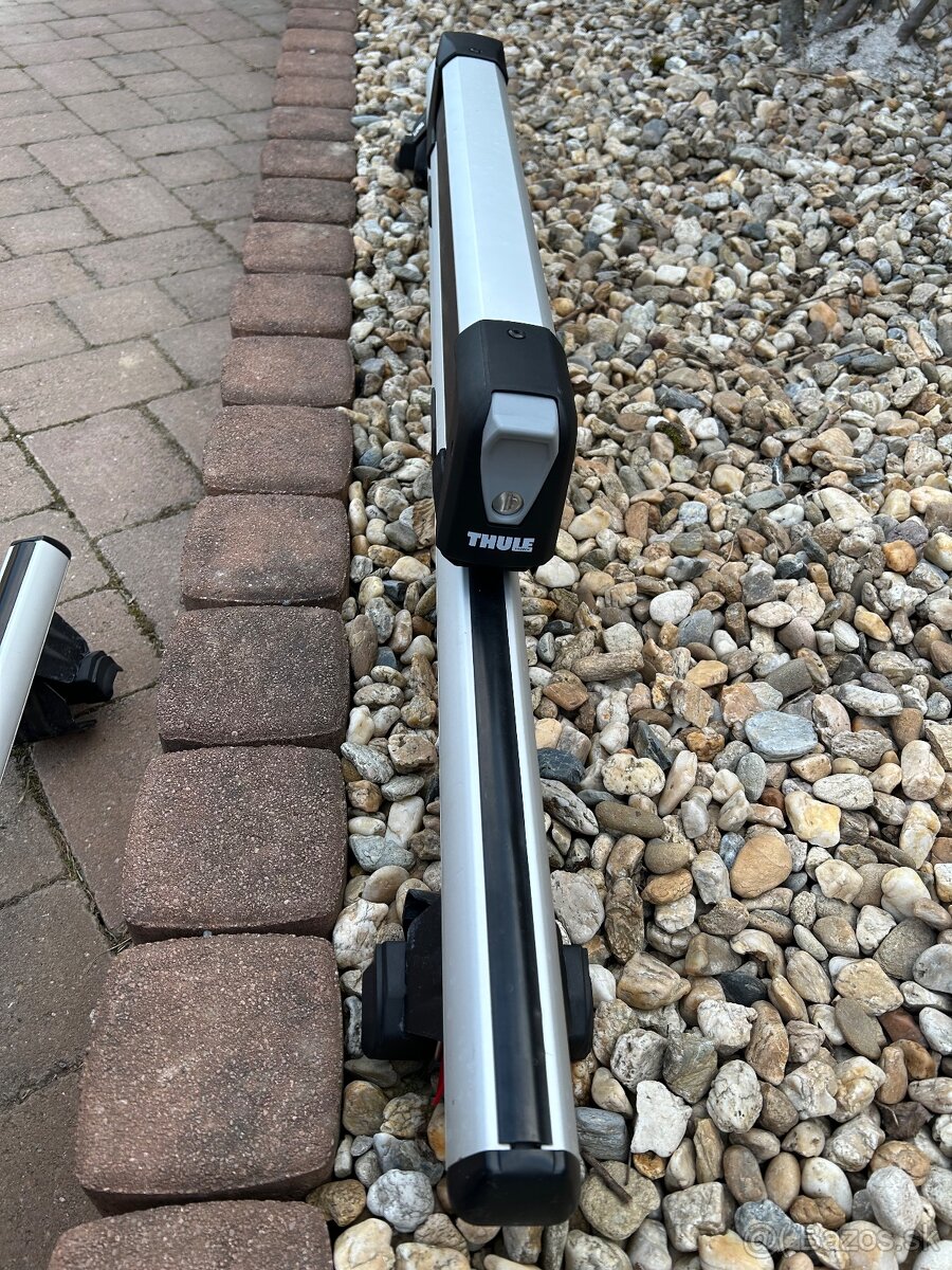 Strešný nosič Karoq + uzamykateľný nosič lyží Thule - 2