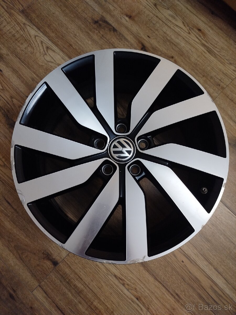 VW Marseille R18 ET52 (Touran) - 2