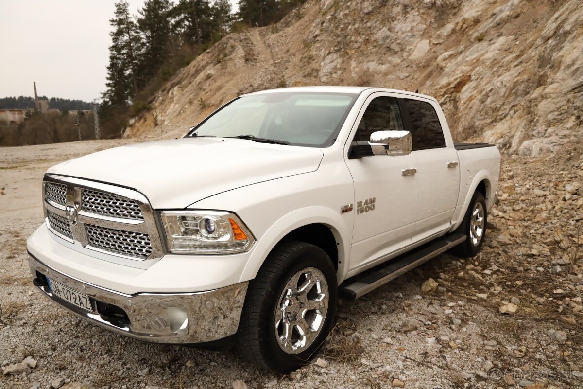 Dodge RAM 1500  5.7 HEMI 4x4 LARAMIE
