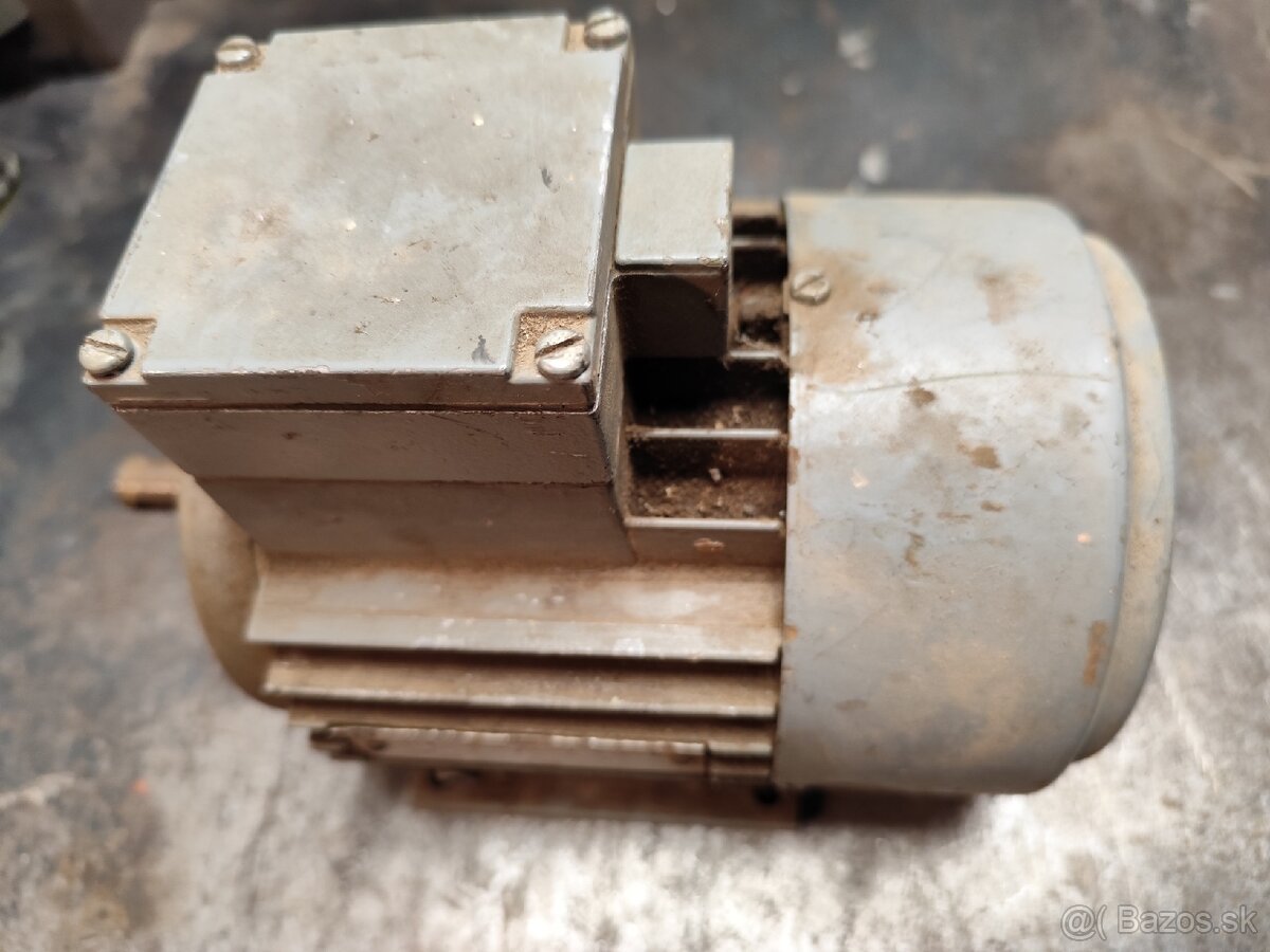 Elektromotor 180 w 900 otačok 400volt - 2