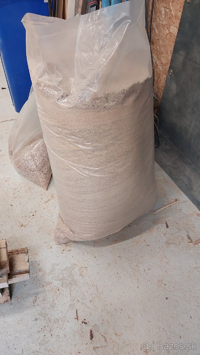 Hobliny piliny na údenie. - 2