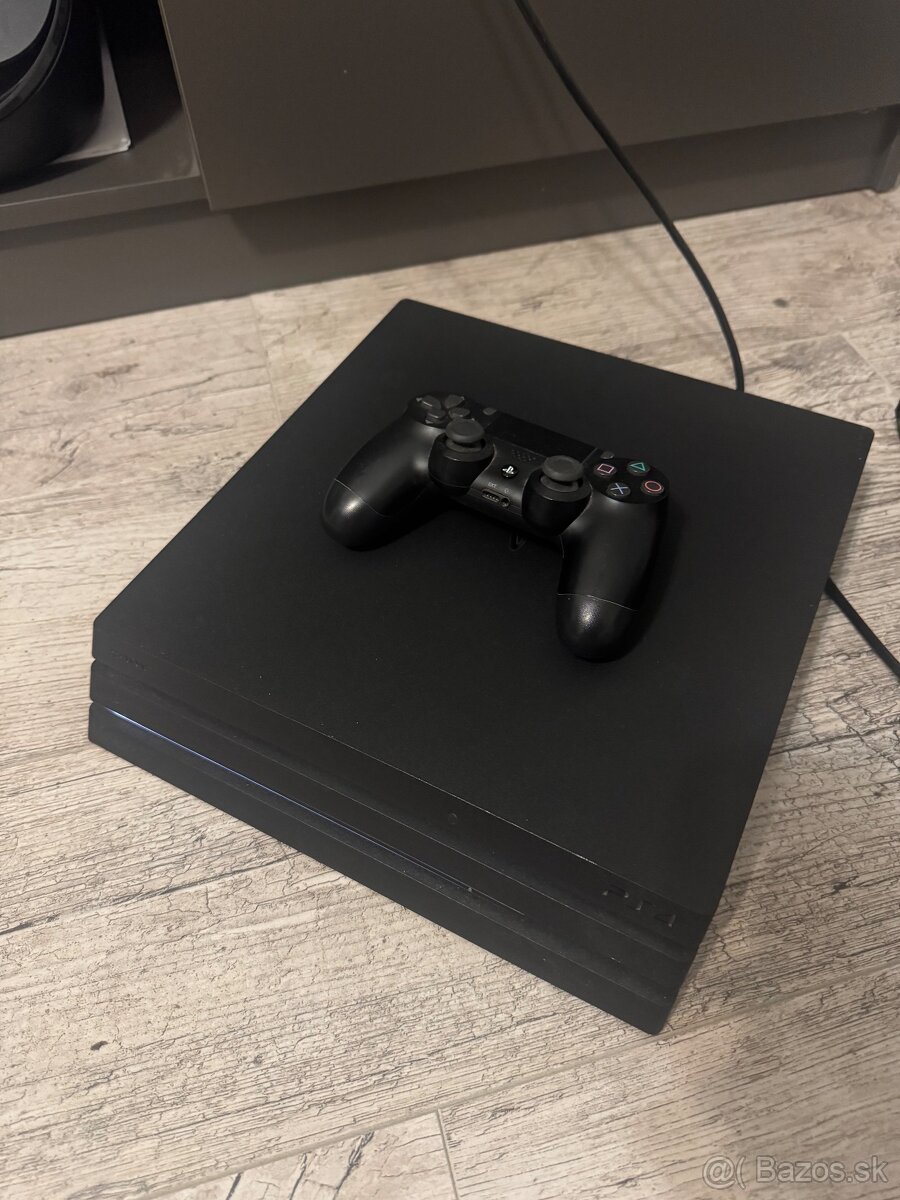 Playstation 4 PRO 1TB - 2