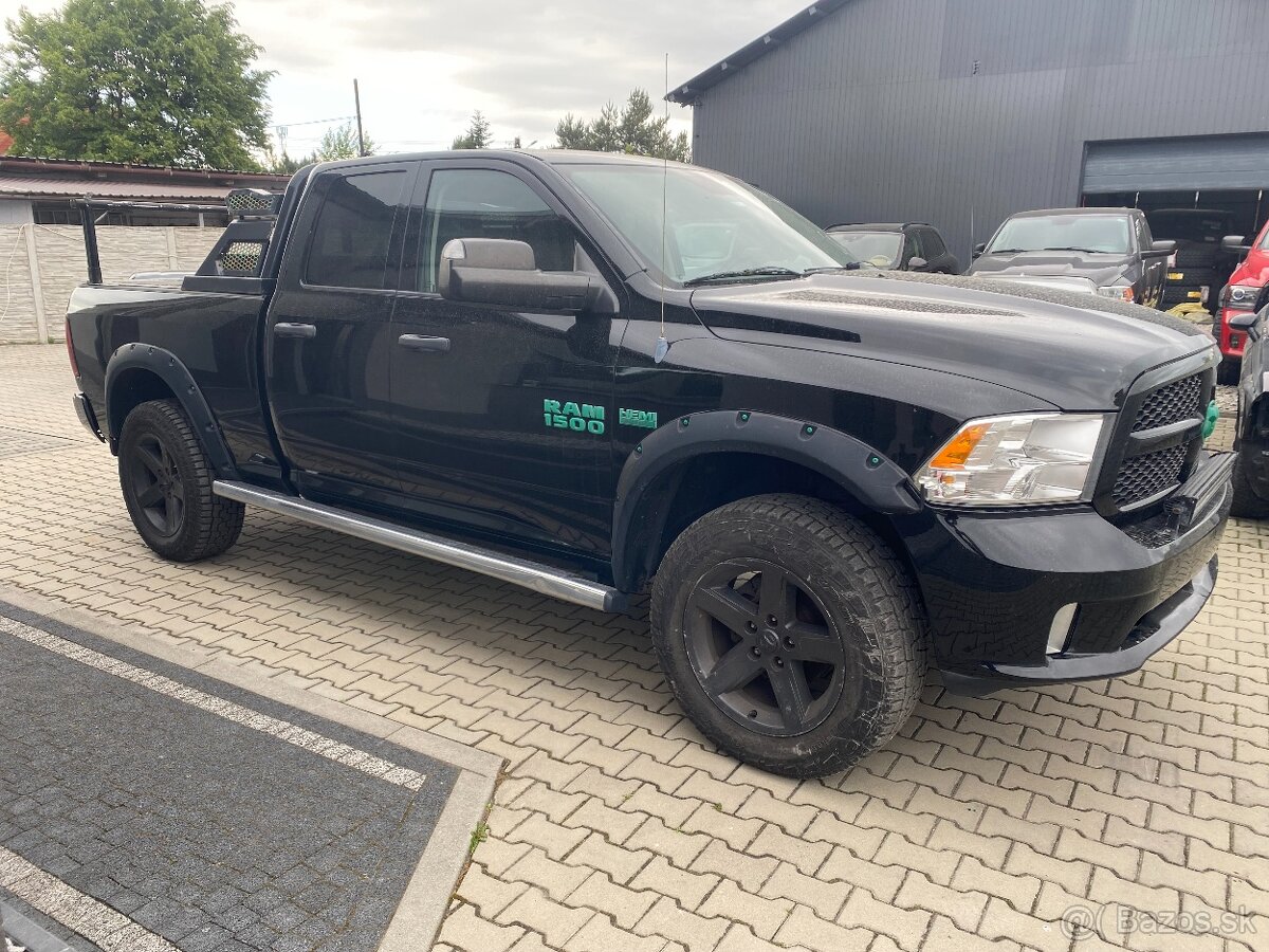 Dodge Ram 5.7 LIFT MODEL neni bourane 2013 - 2