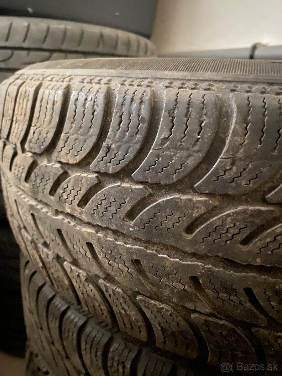 Pneu 185/60 R15 - 2