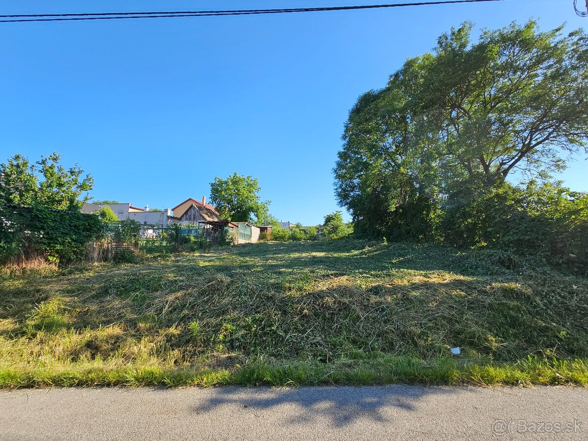 Pozemok s projektom RD bungalov - 2